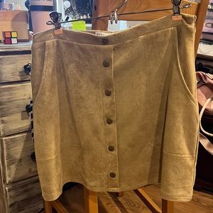 Super cute Size Large light brown color Suede feeling mini skirt New with tag